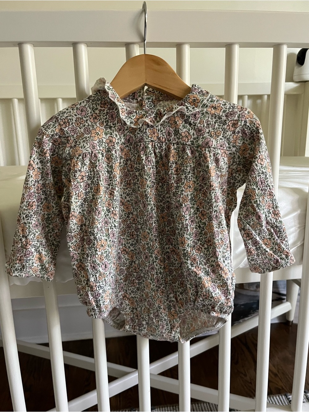 Floral Ruffle Stretch Romper with Collar Long-Sleeve Bodysuit - Pink & orange